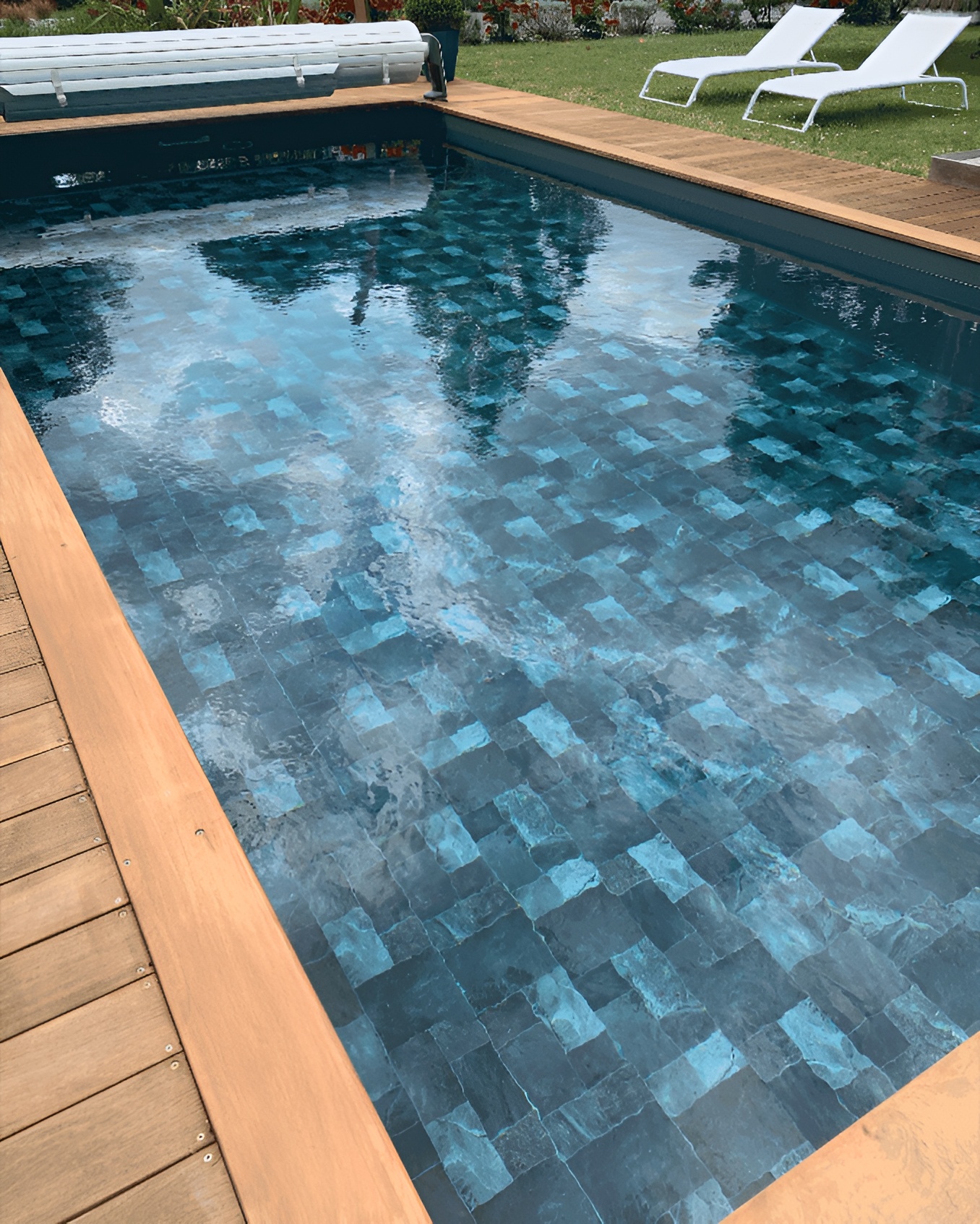 Pisciniste la teste de buch